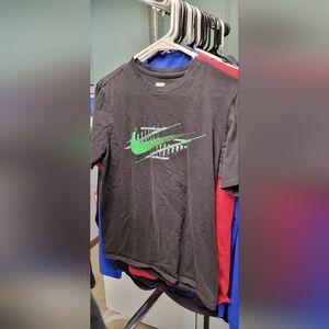 Men's Small Nike Short Sleeve Shirt EUC